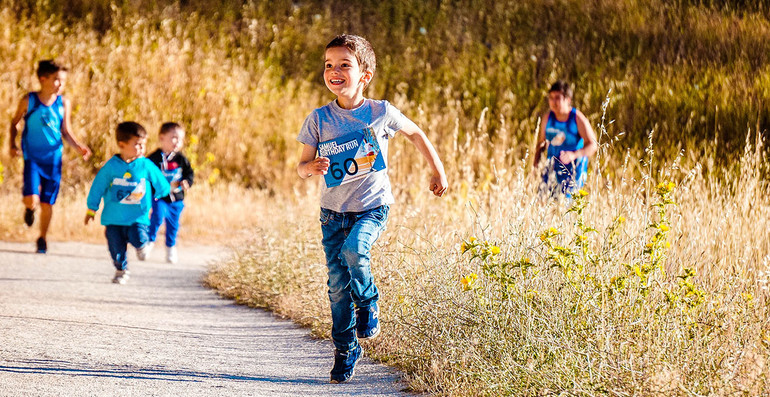 Vì sao hoạt động thể chất lại giúp trẻ phát triển vui khỏe mỗi ngày?